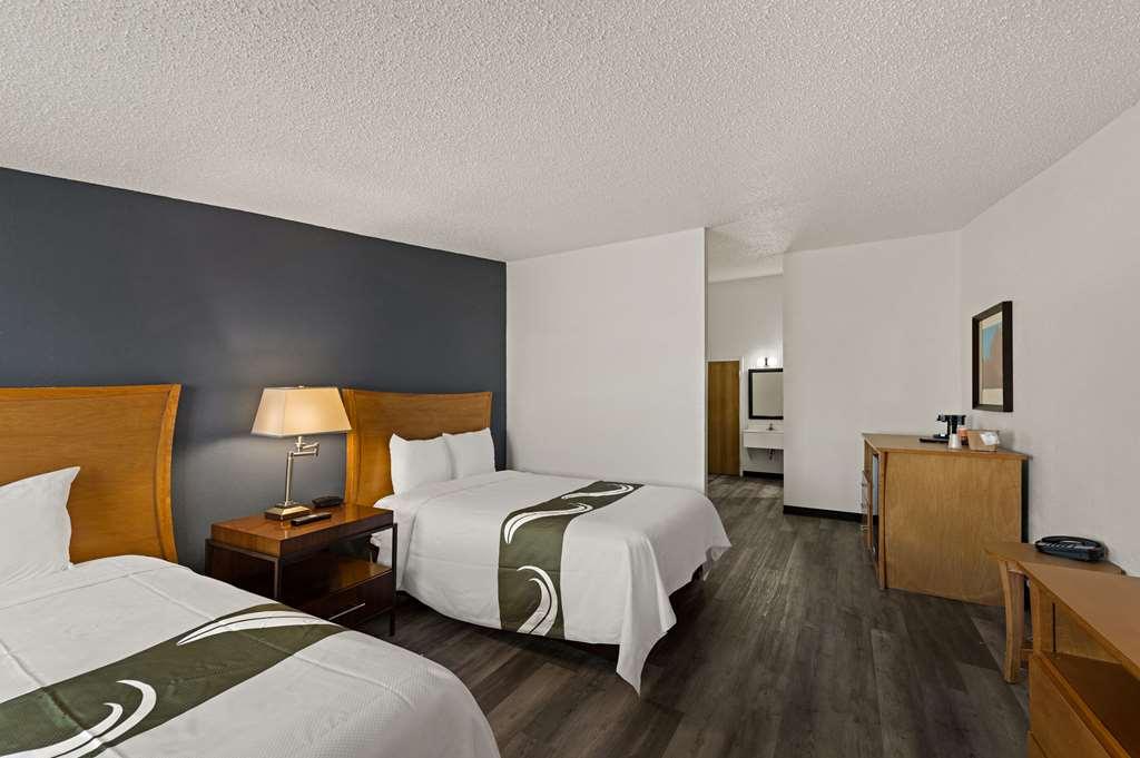 Quality Inn & Suites Near I-480 And I-29 Council Bluffs Habitación foto