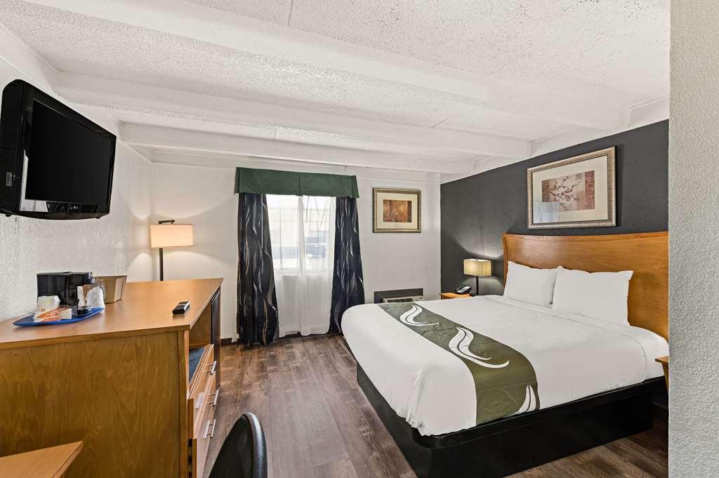 Quality Inn & Suites Near I-480 And I-29 Council Bluffs Habitación foto