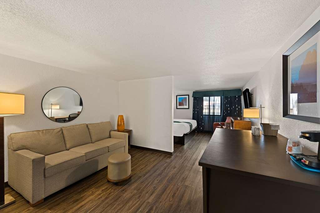 Quality Inn & Suites Near I-480 And I-29 Council Bluffs Habitación foto