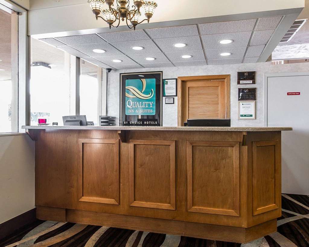 Quality Inn & Suites Near I-480 And I-29 Council Bluffs Interior foto