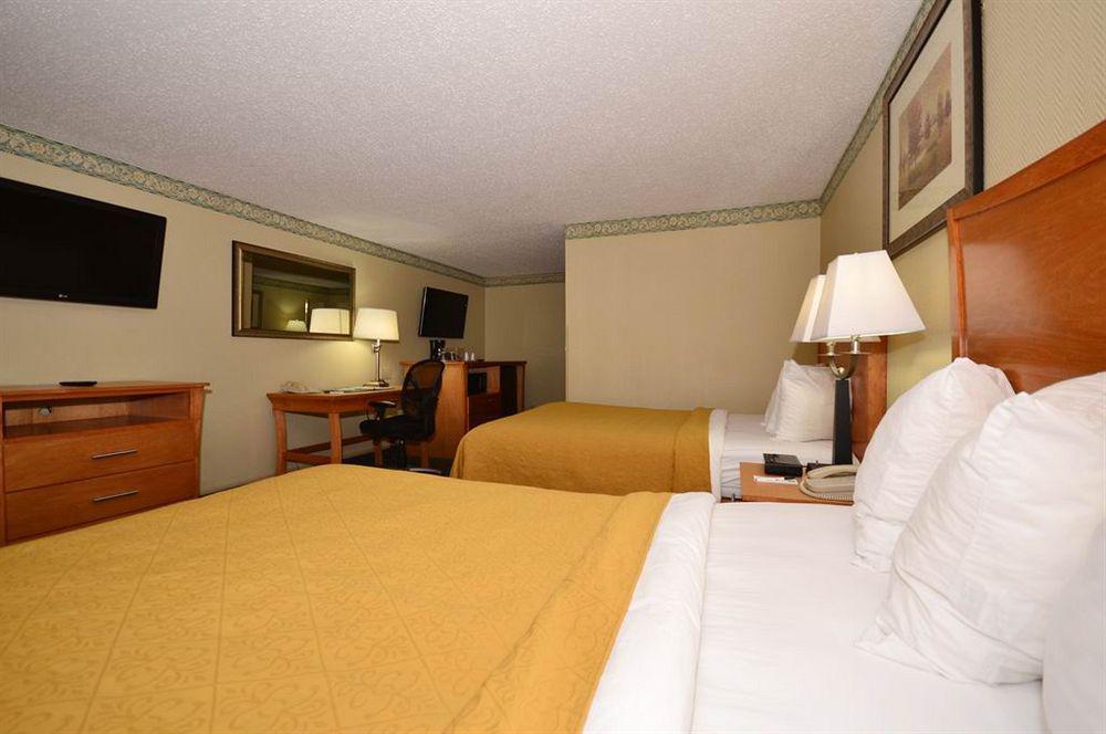 Quality Inn & Suites Near I-480 And I-29 Council Bluffs Habitación foto